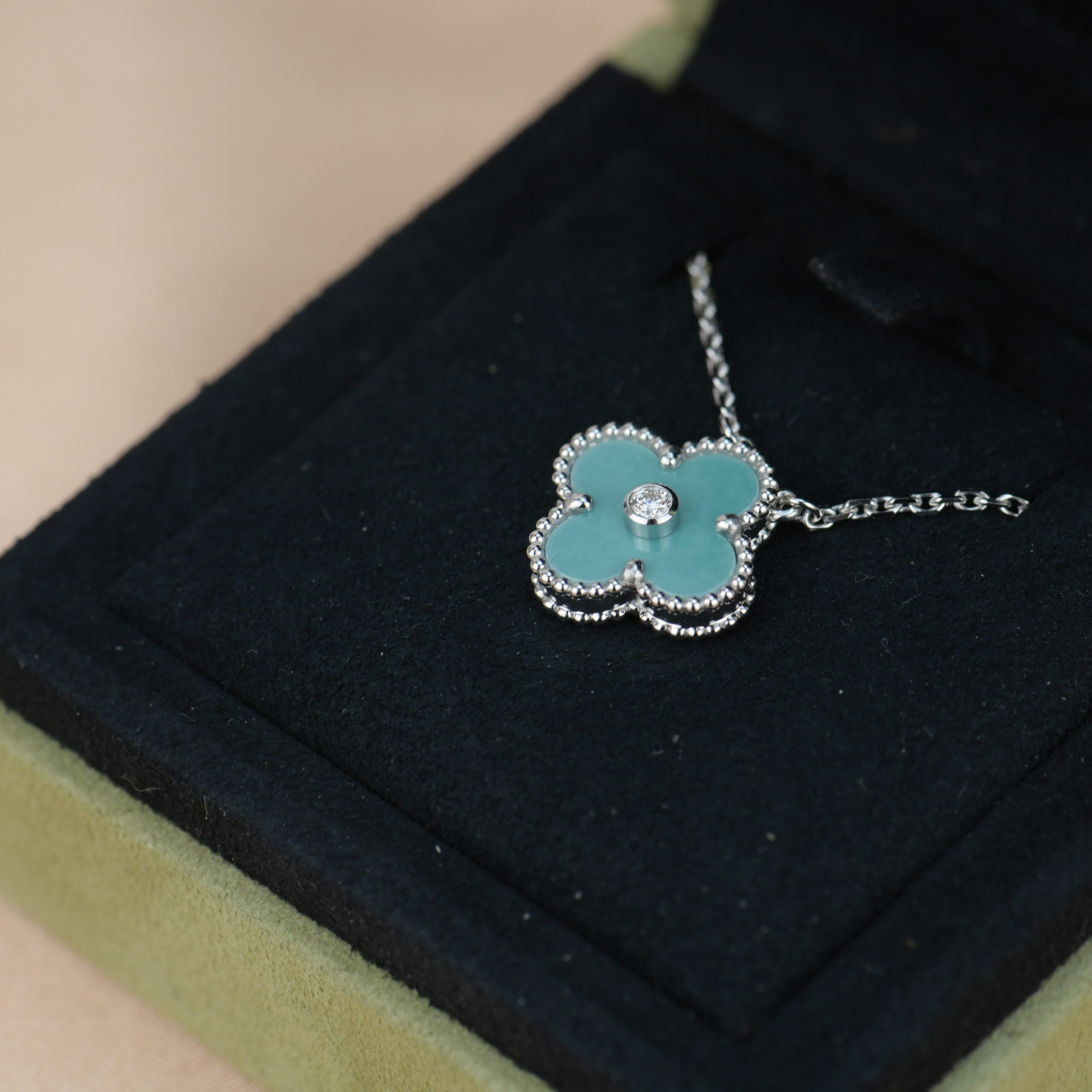 ¡®Twinkle jewelry¡¯CLOVER 15MM DIAMOND SVRES PORCELAIN  NECKLACE SILVER