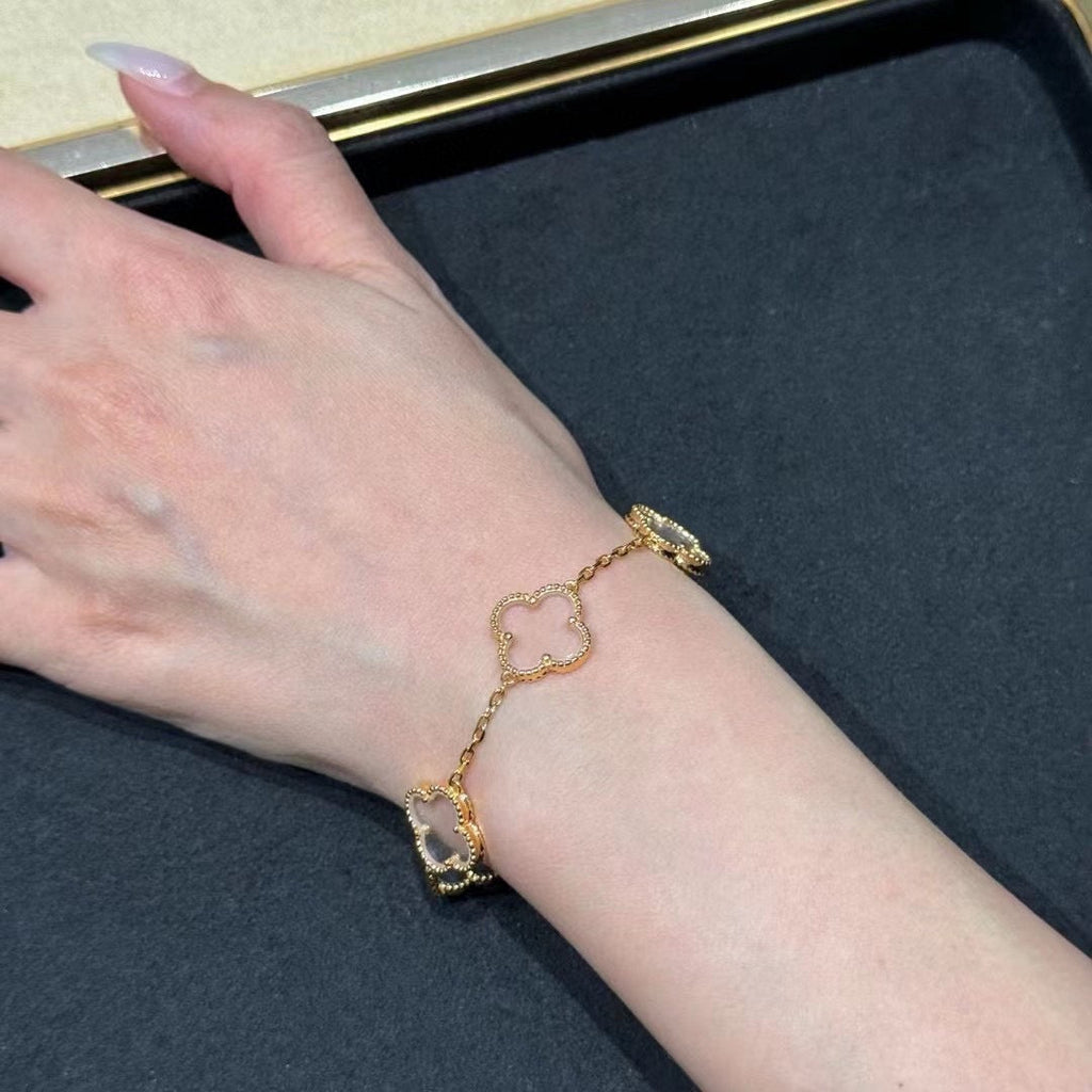 [Twinkle jewelry]New CLOVER 5 MOTIF ROCK CRYSTAL BRACELET