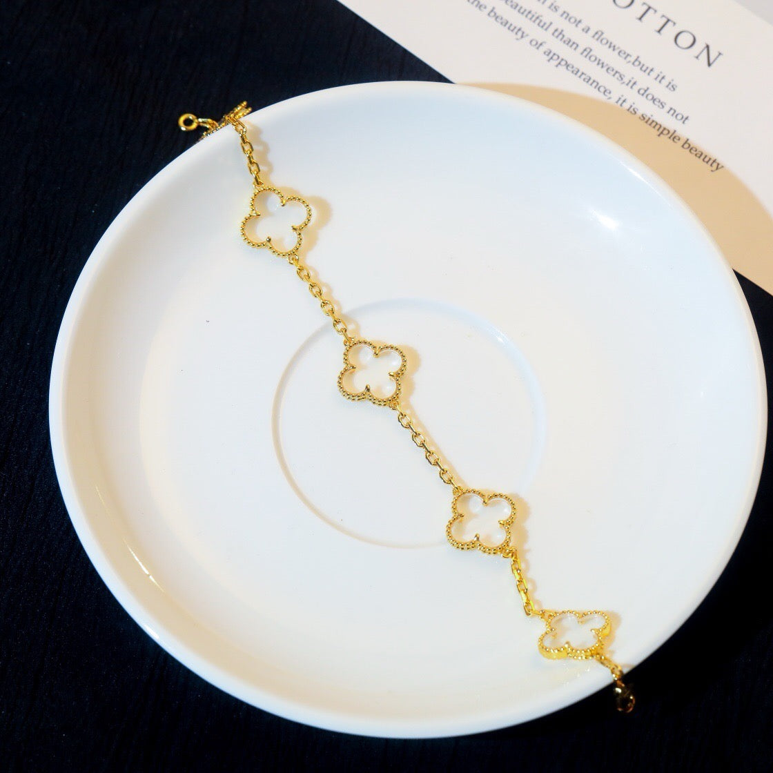 [Twinkle jewelry]New CLOVER 5 MOTIF ROCK CRYSTAL BRACELET