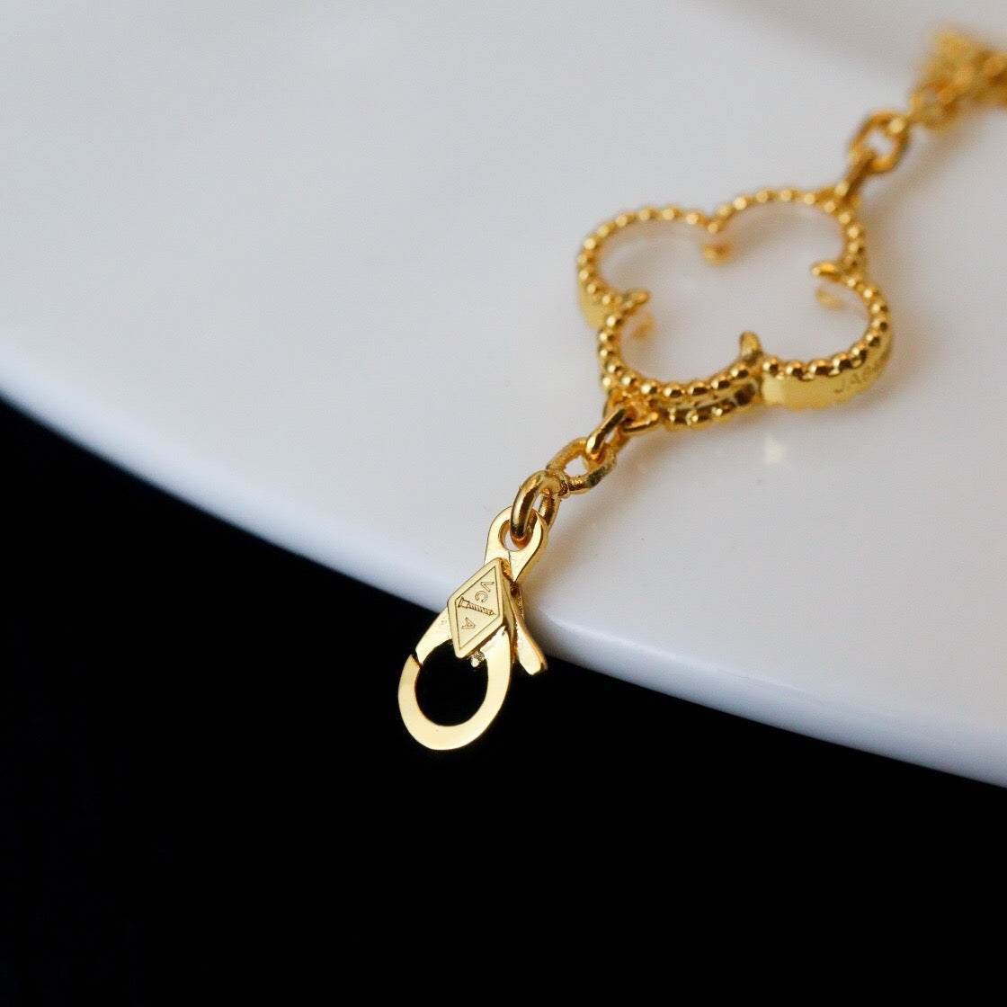 [Twinkle jewelry]New CLOVER 5 MOTIF ROCK CRYSTAL BRACELET