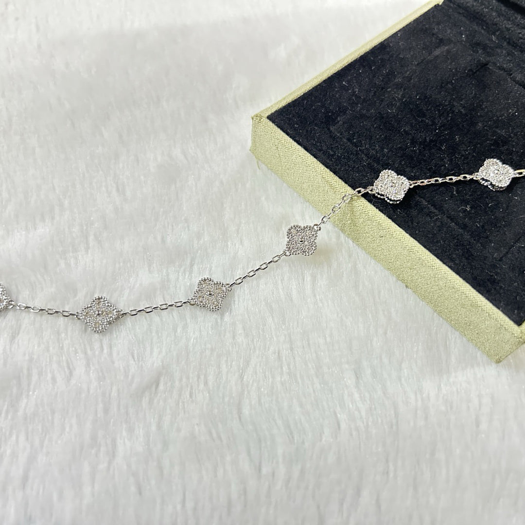 [Twinkle jewelry]New CLOVER 6 MOTIF DIAMOND BRACELET