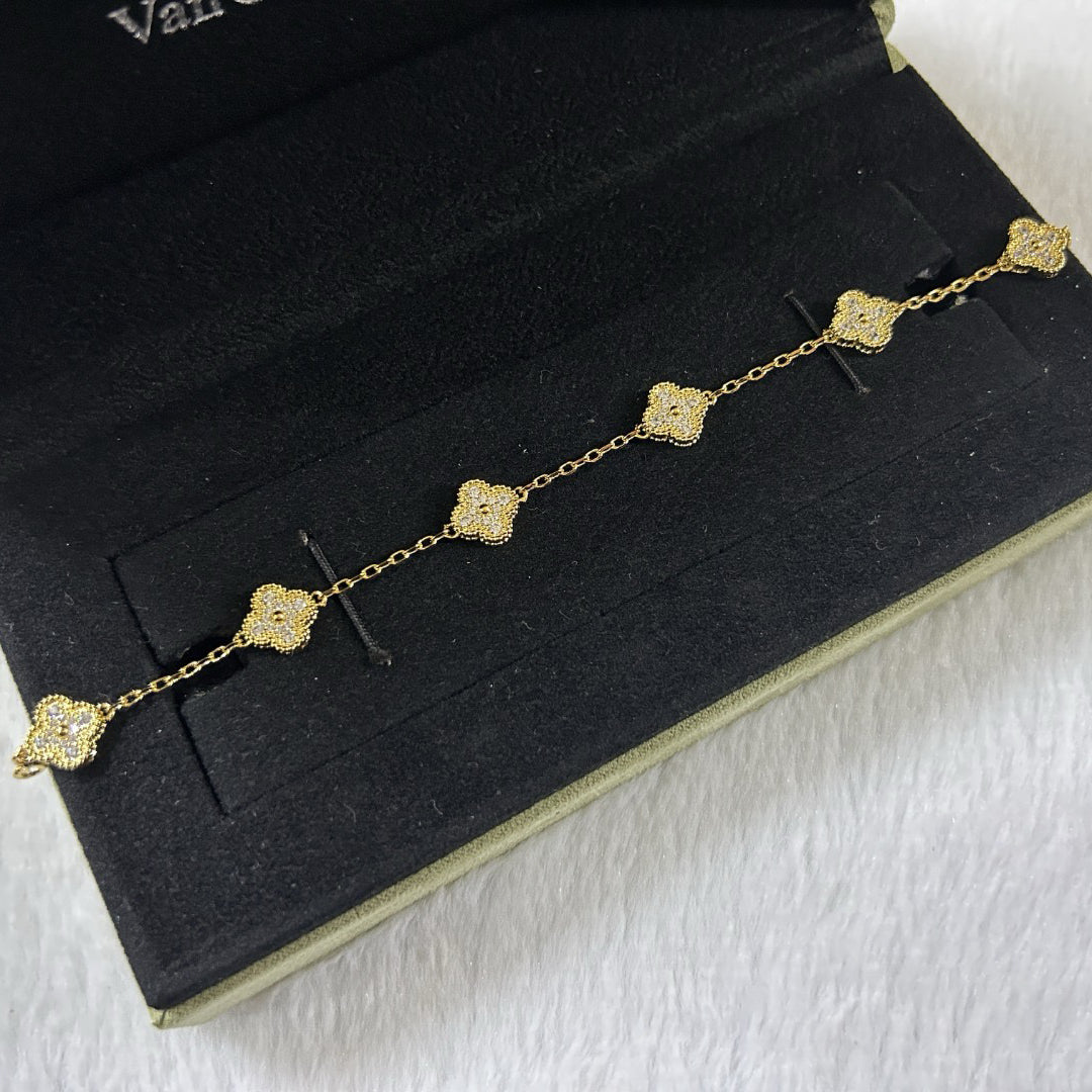 [Twinkle jewelry]New CLOVER 6 MOTIF DIAMOND BRACELET