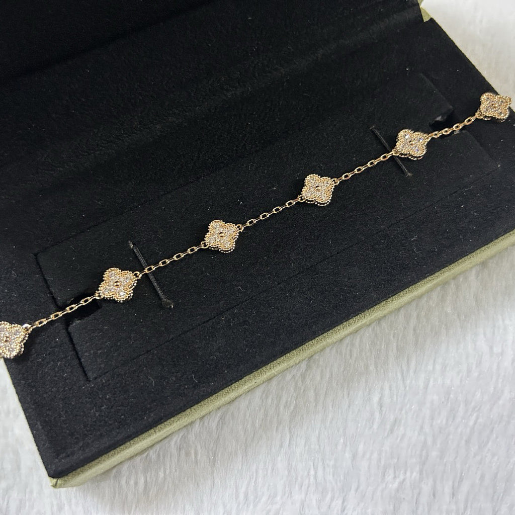 [Twinkle jewelry]New CLOVER 6 MOTIF DIAMOND BRACELET