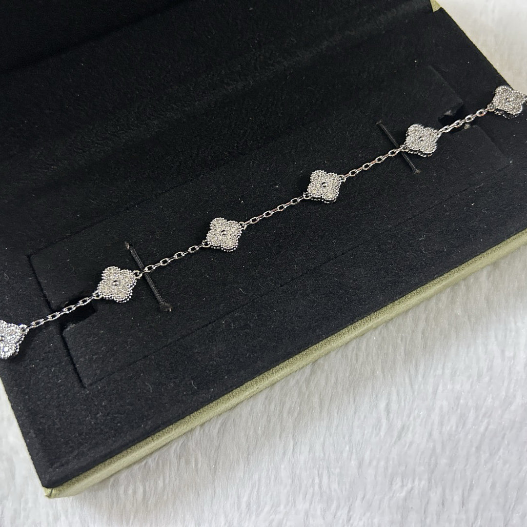 [Twinkle jewelry]New CLOVER 6 MOTIF DIAMOND BRACELET