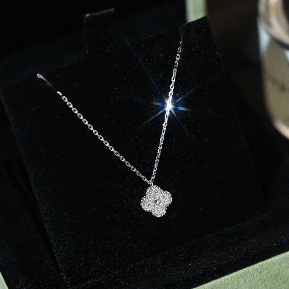 ¡®Twinkle jewelry¡¯CLOVER MINI 9.5MM PENDANT DIAMOND NECKLACE