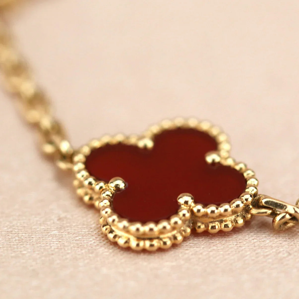 [Twinkle jewelry]New  CLOVER 5 MOTIF RED CORNELIAN BRACELET COLLECTION