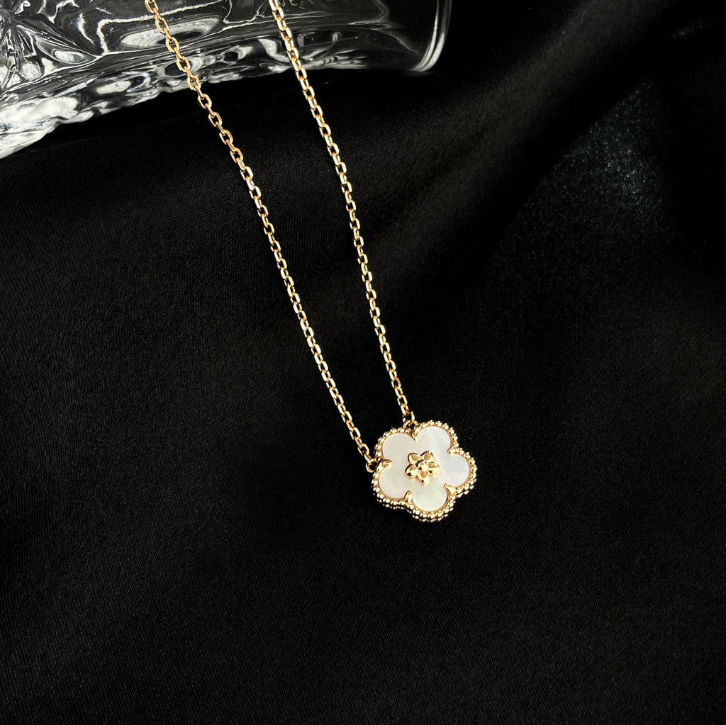 ¡®Twinkle jewelry¡¯LUCKY  WHITE MOP  PLUM BLOSSOM NECKLACE