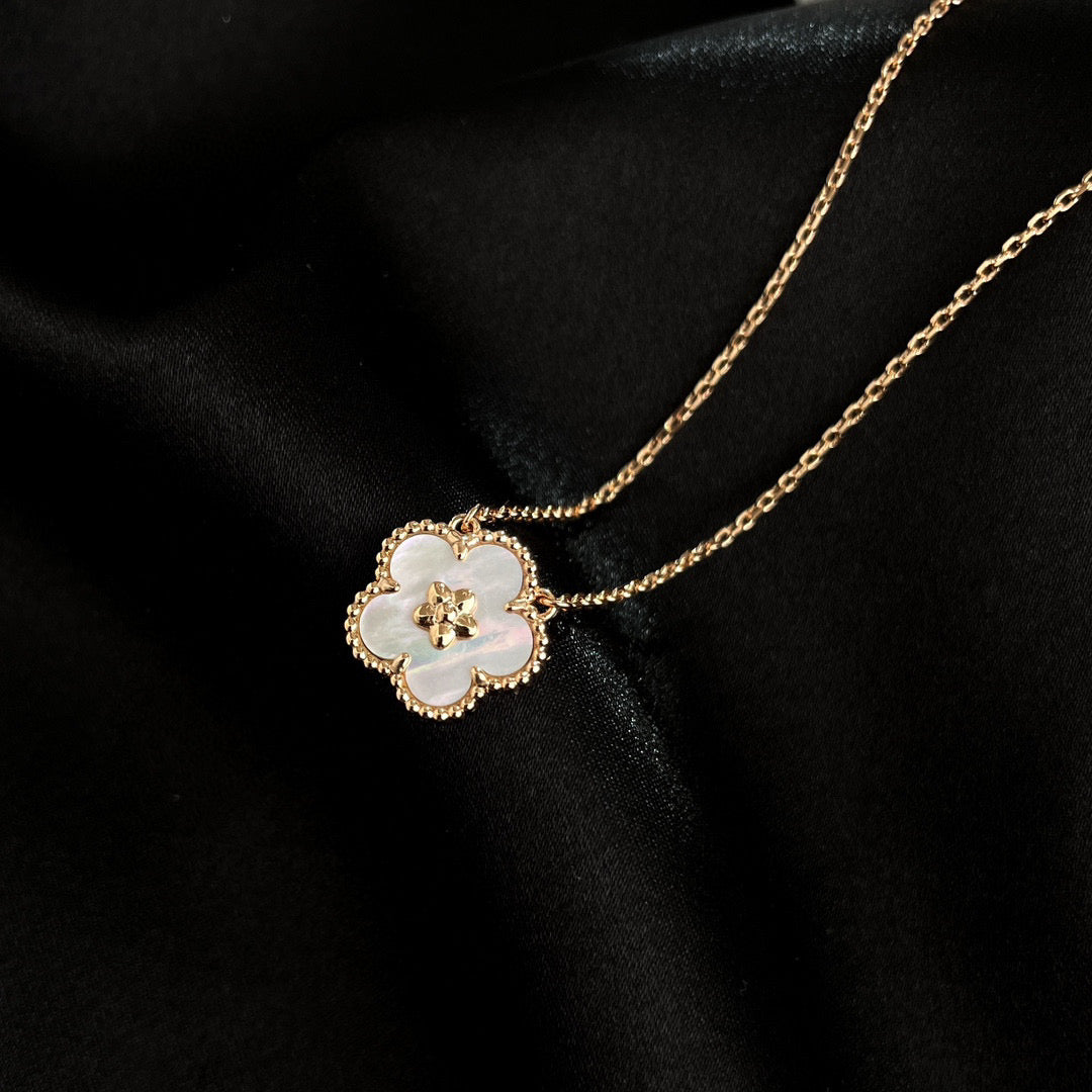 ¡®Twinkle jewelry¡¯LUCKY  WHITE MOP  PLUM BLOSSOM NECKLACE