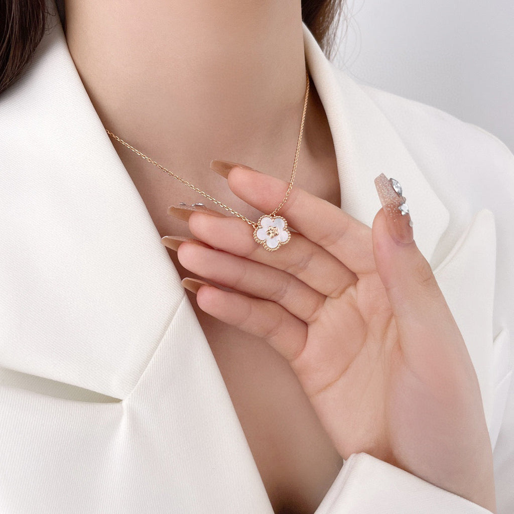 ¡®Twinkle jewelry¡¯LUCKY  WHITE MOP  PLUM BLOSSOM NECKLACE