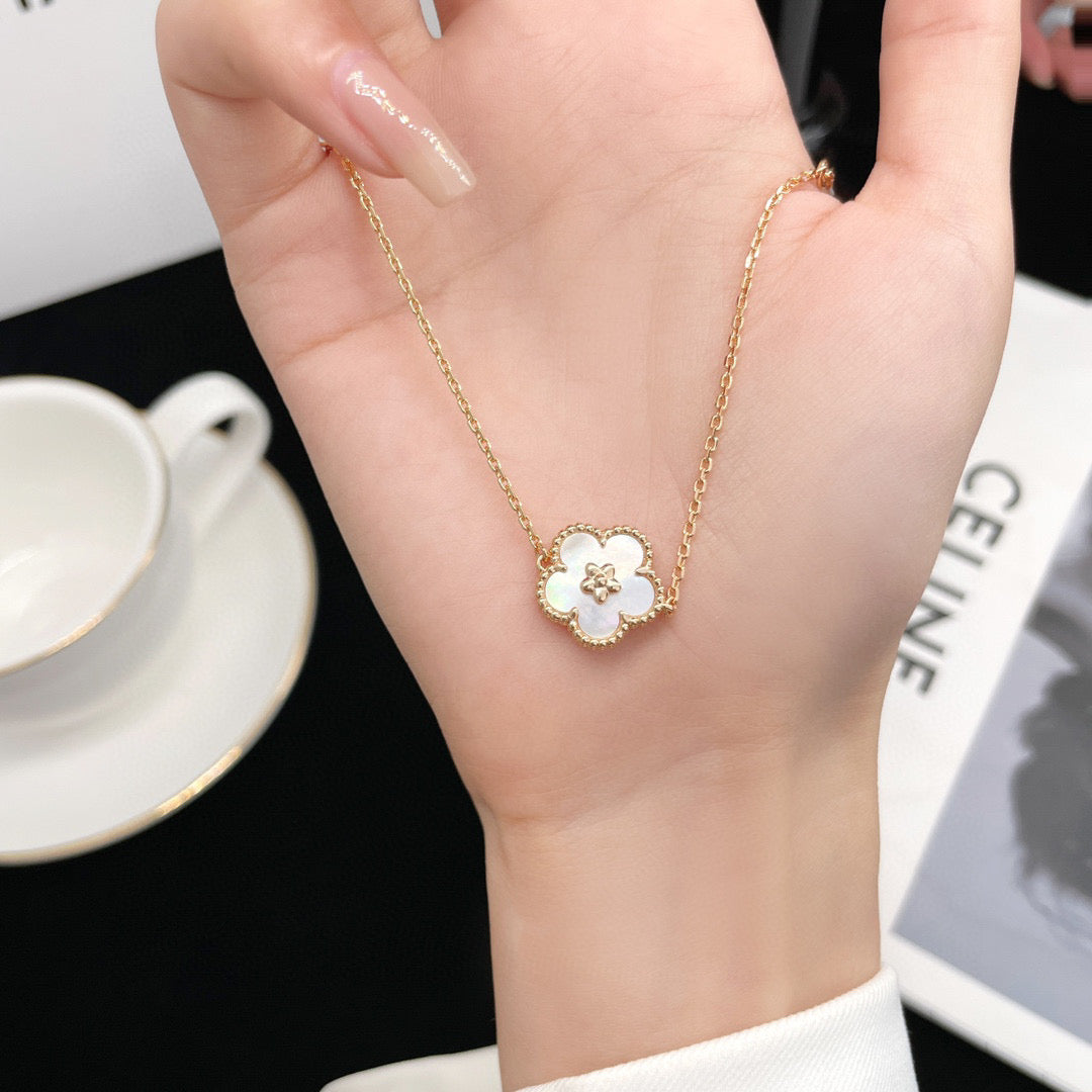 ¡®Twinkle jewelry¡¯LUCKY WHITE MOP PLUM BLOSSOM  BRACELET