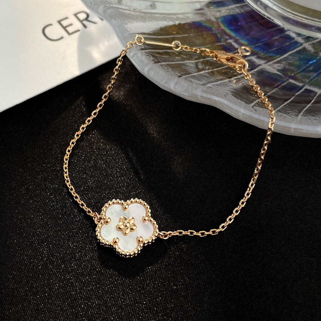 ¡®Twinkle jewelry¡¯LUCKY WHITE MOP PLUM BLOSSOM  BRACELET