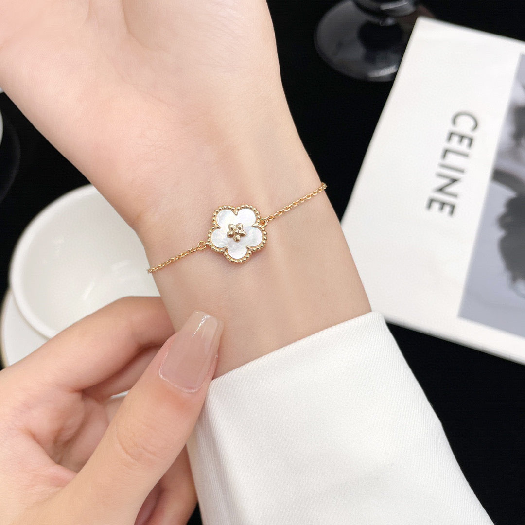 ¡®Twinkle jewelry¡¯LUCKY WHITE MOP PLUM BLOSSOM  BRACELET