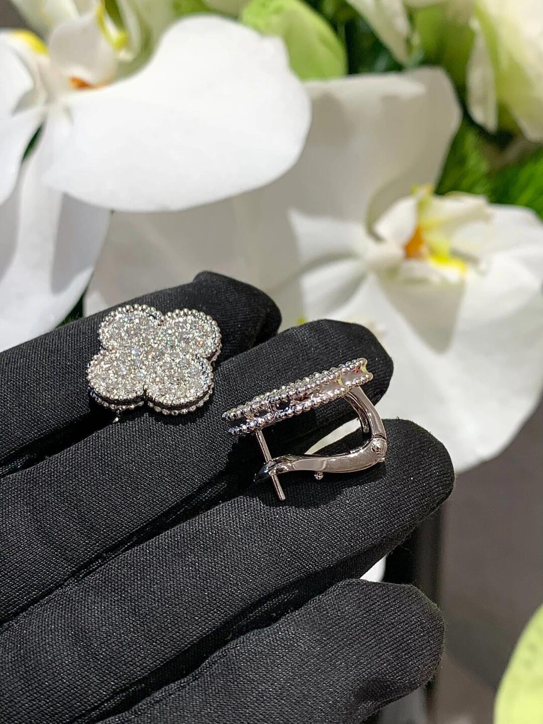[Twinkle jewelry] CLOVER 20MM MOTIFS DIAMOND STUD EARRINGS SILVER