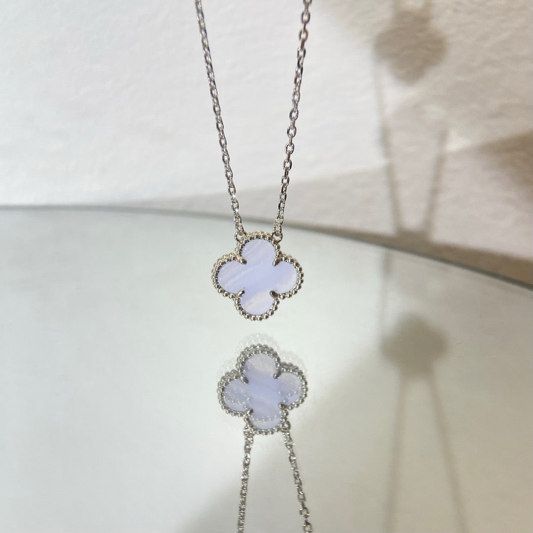 ¡®Twinkle jewelry¡¯CLOVER 15MM BLUE CHALCEDONY NECKLACE SILVER