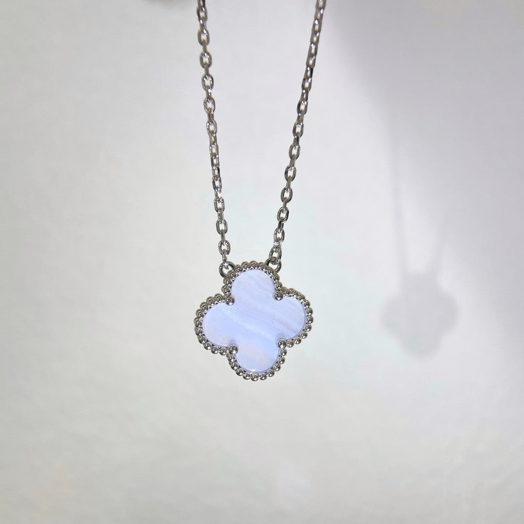 ¡®Twinkle jewelry¡¯CLOVER 15MM BLUE CHALCEDONY NECKLACE SILVER
