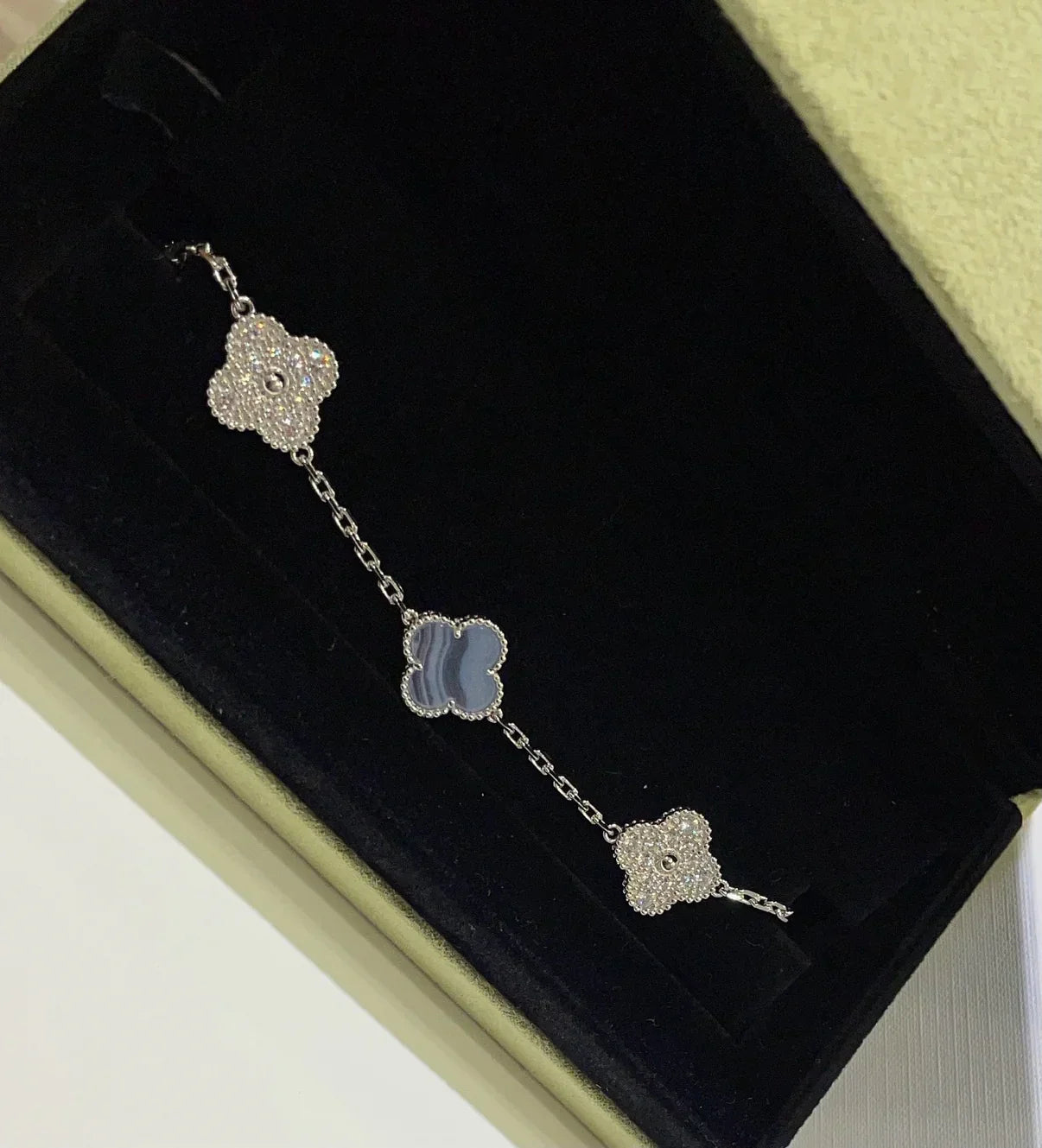 [Twinkle jewelry]New  CLOVER 5 MOTIF PURPLE CHALCEDONY BRACELET COLLECTION