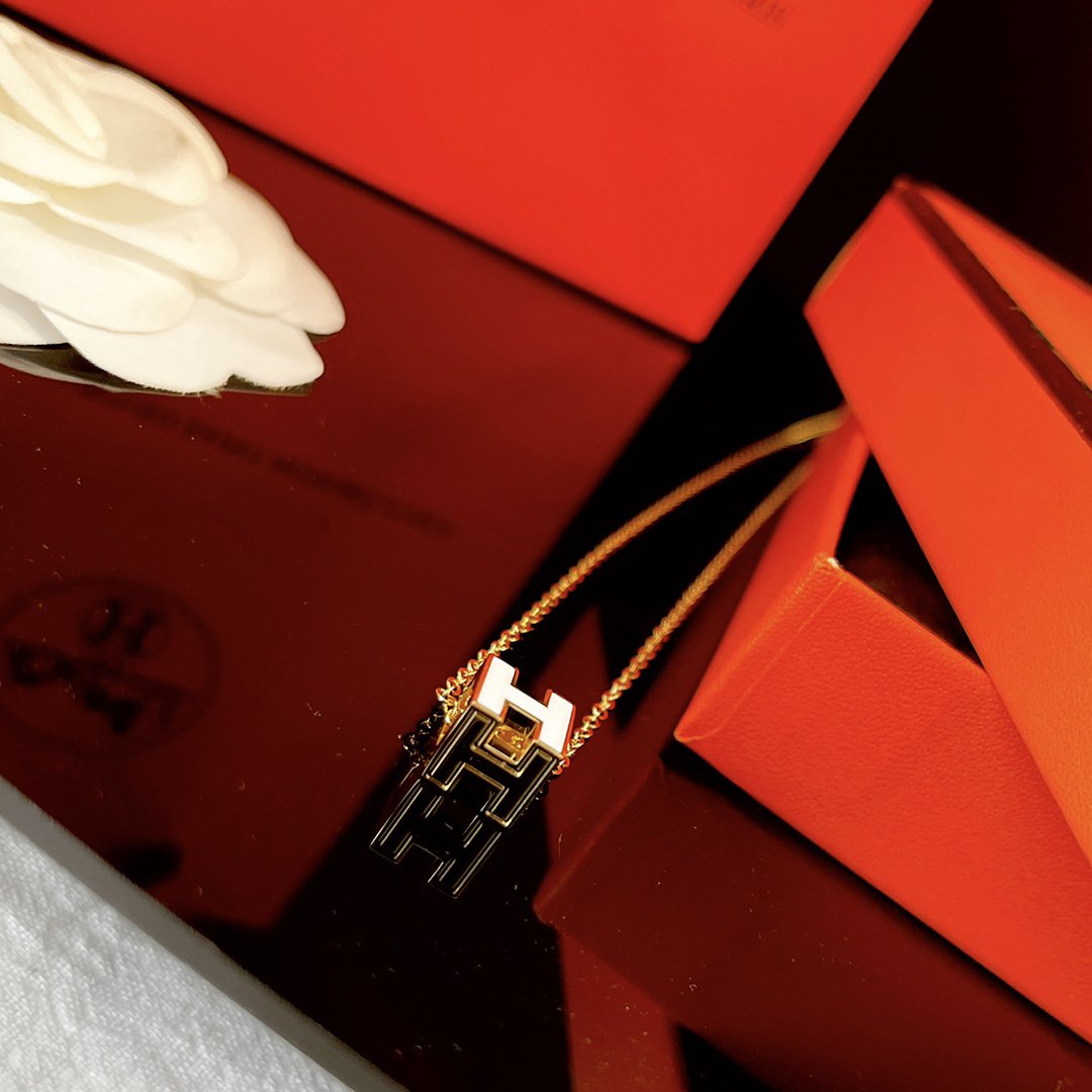 ¡®Twinkle jewelry¡¯H WHITE SQUARE GOLD NECKLACE