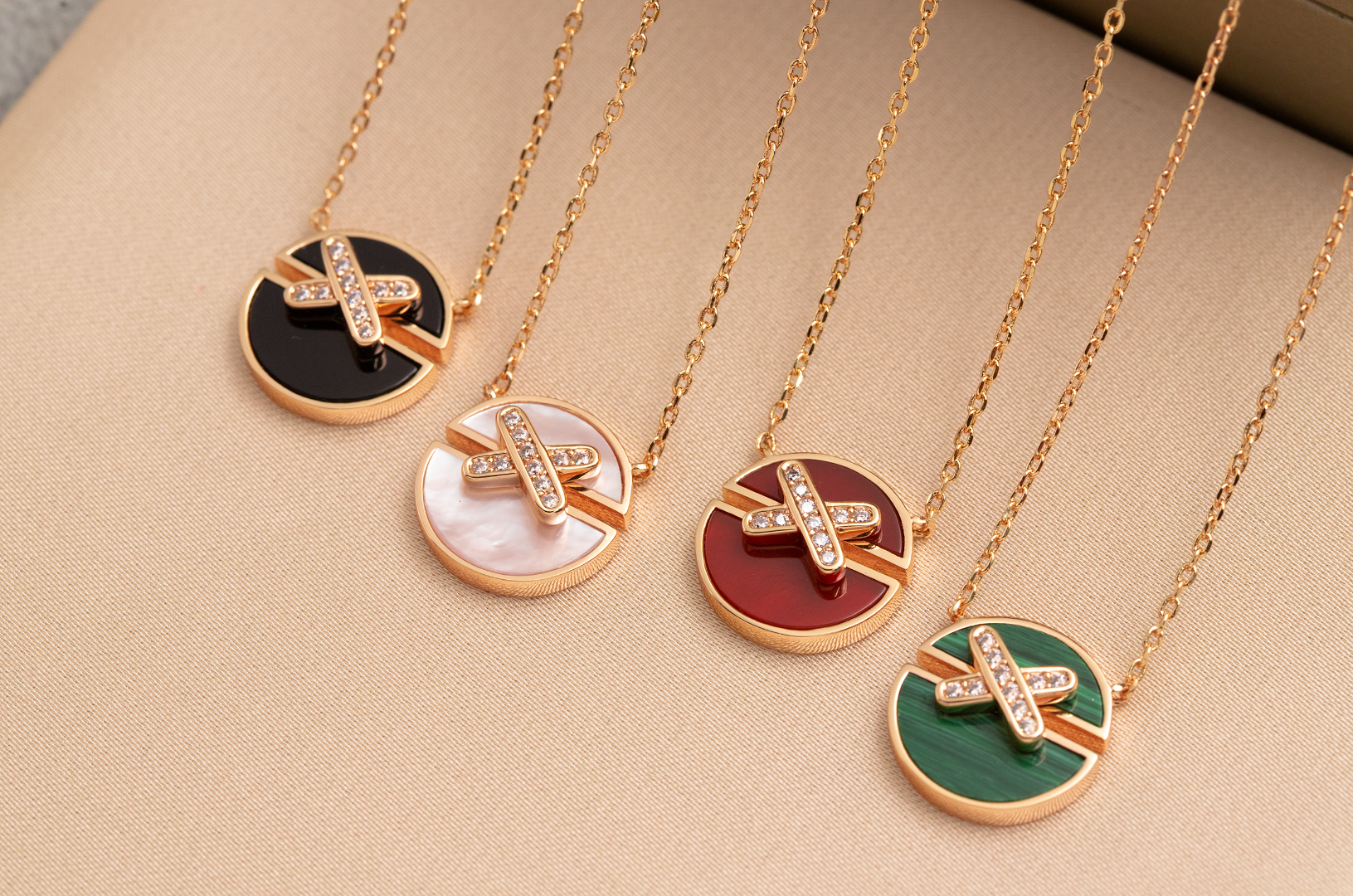 ¡®Twinkle jewelry¡¯JEUX DE PINK GOLD DIAMOND NECKLACE