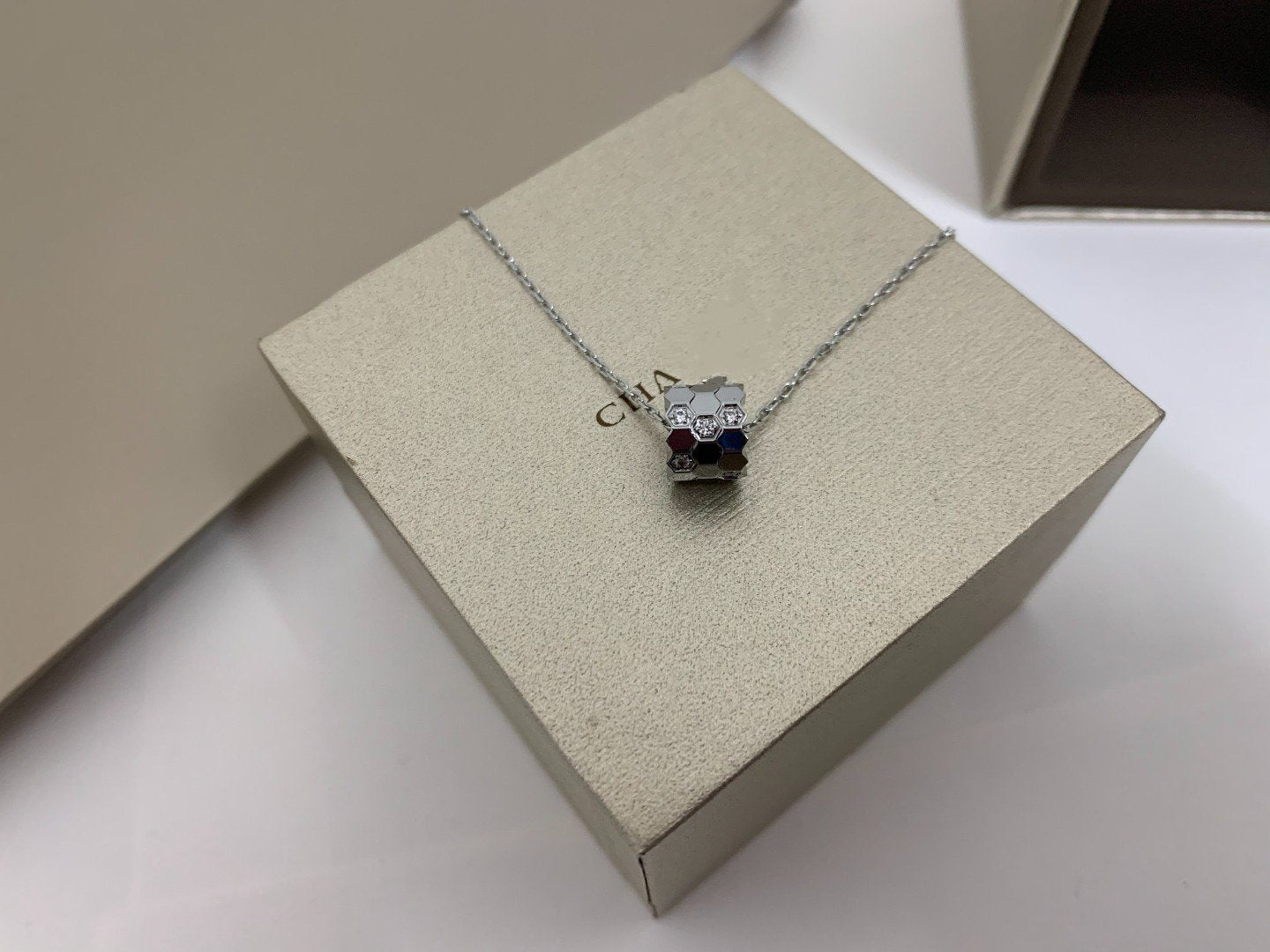 ¡®Twinkle jewelry¡¯BEE LOVE DIAMOND NECKLACE