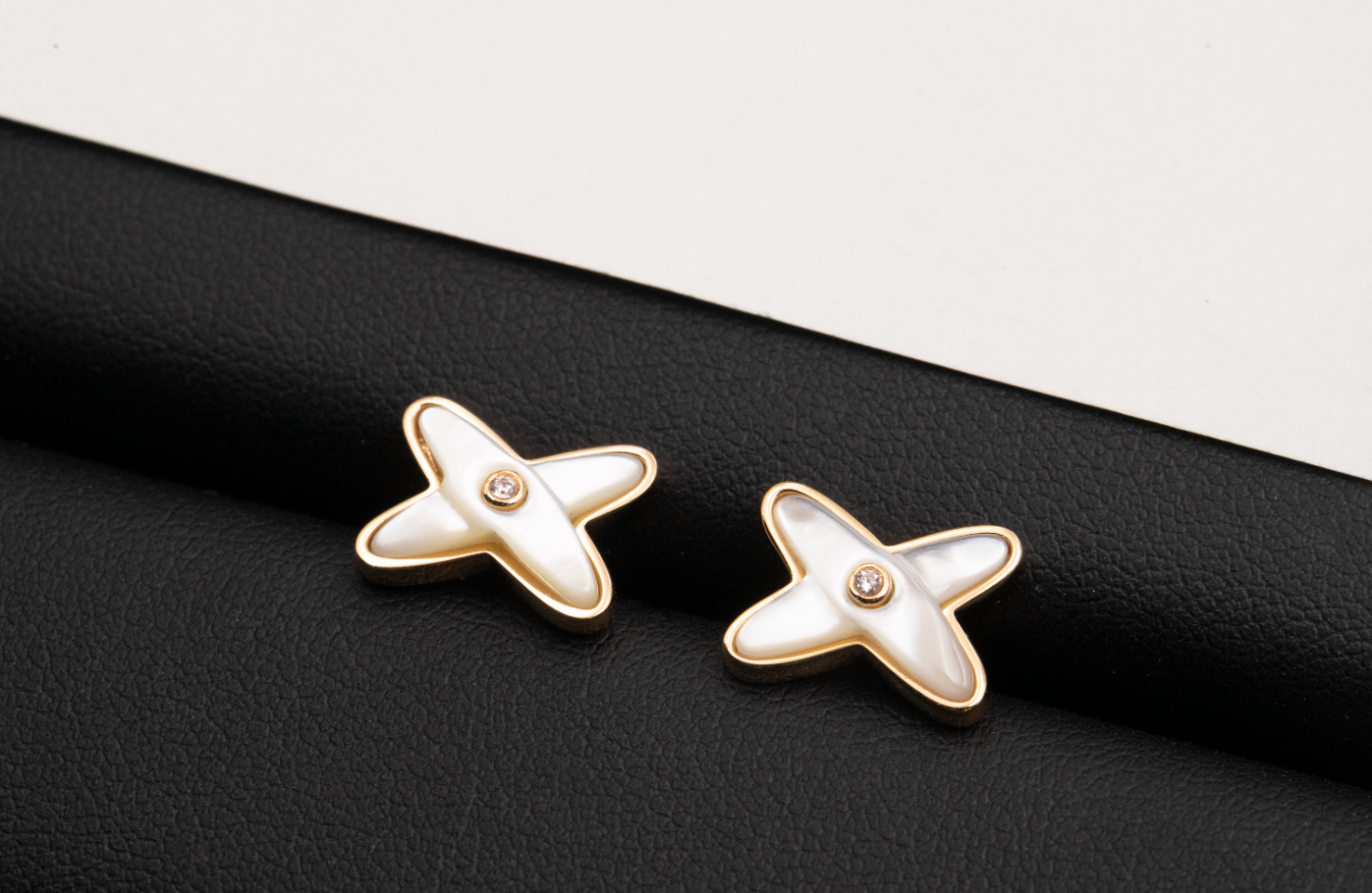 ¡®Twinkle jewelry¡¯JEUX DE WHITE MOP PINK GOLD DIAMOND EARRINGS