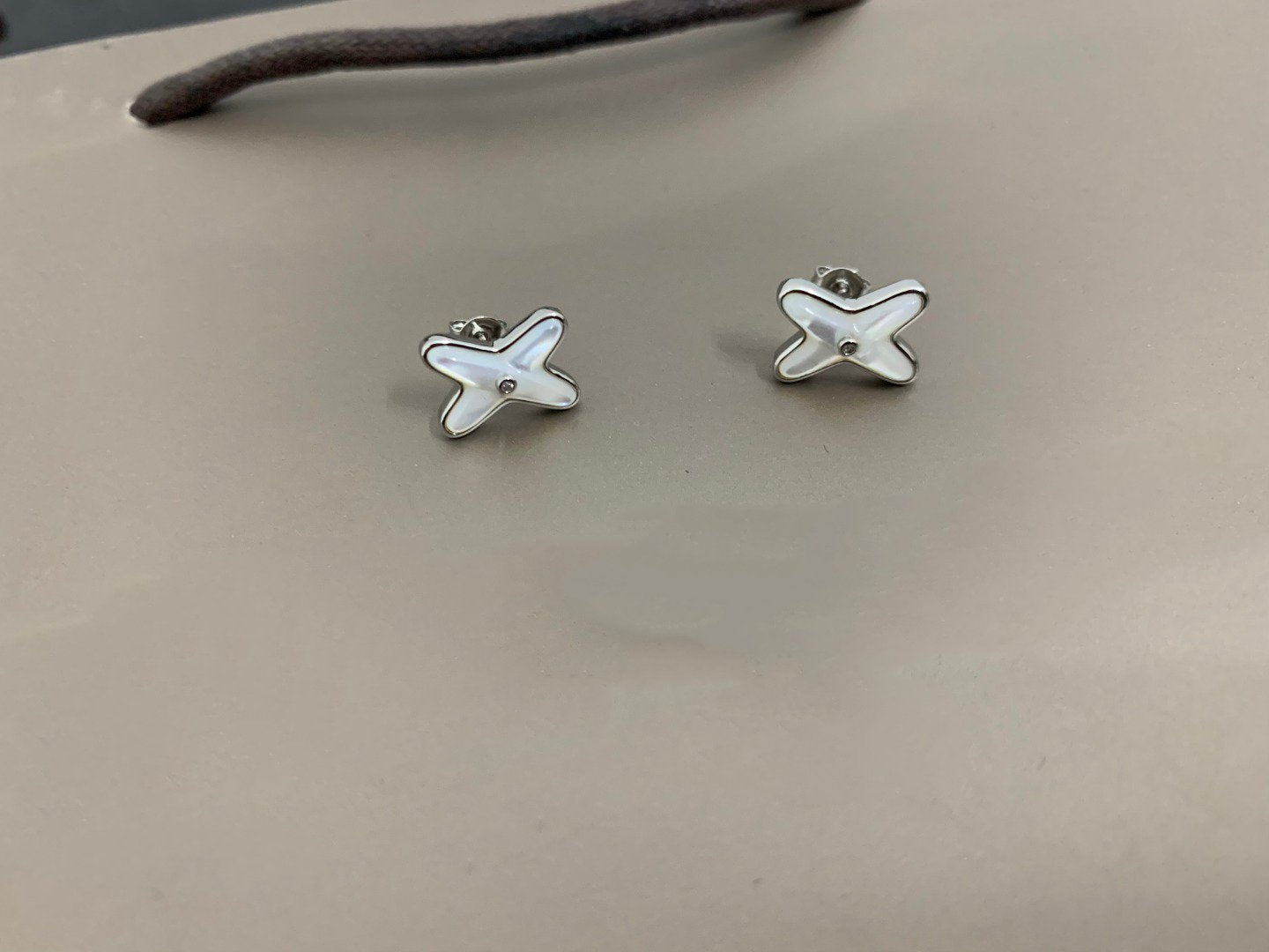¡®Twinkle jewelry¡¯JEUX DE WHITE MOP SILVER DIAMOND EARRINGS