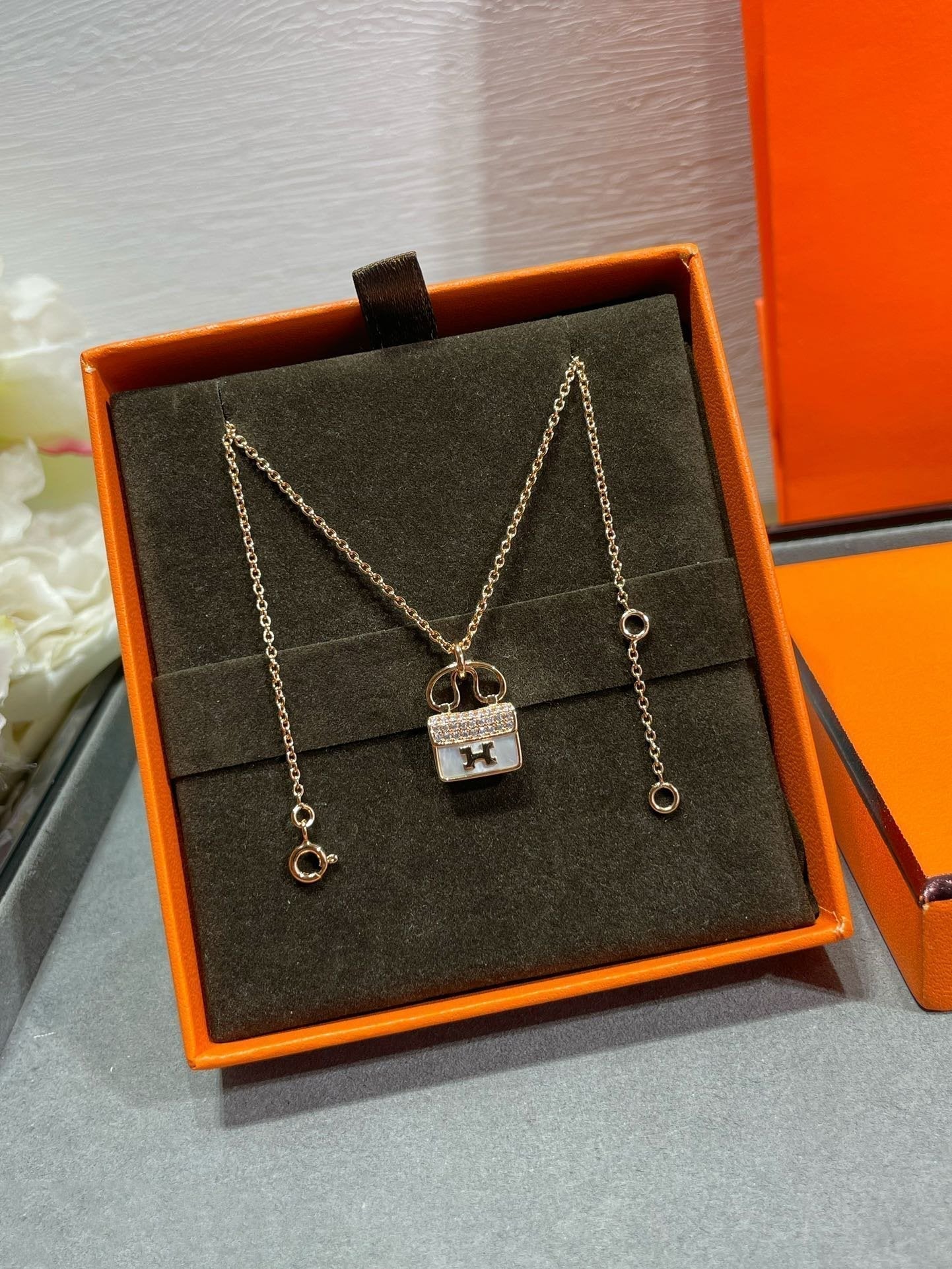 ¡®Twinkle jewelry¡¯H CIRCE MOISSANITE PENDANT NECKLACE GOLD