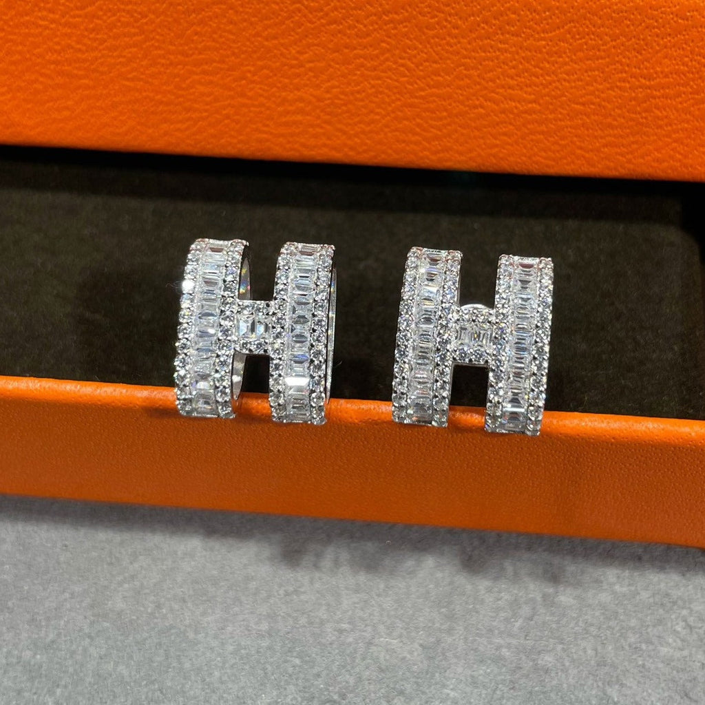 ¡®Twinkle jewelry¡¯H STUD EARRINGS WITH SILVER DIAMONDS