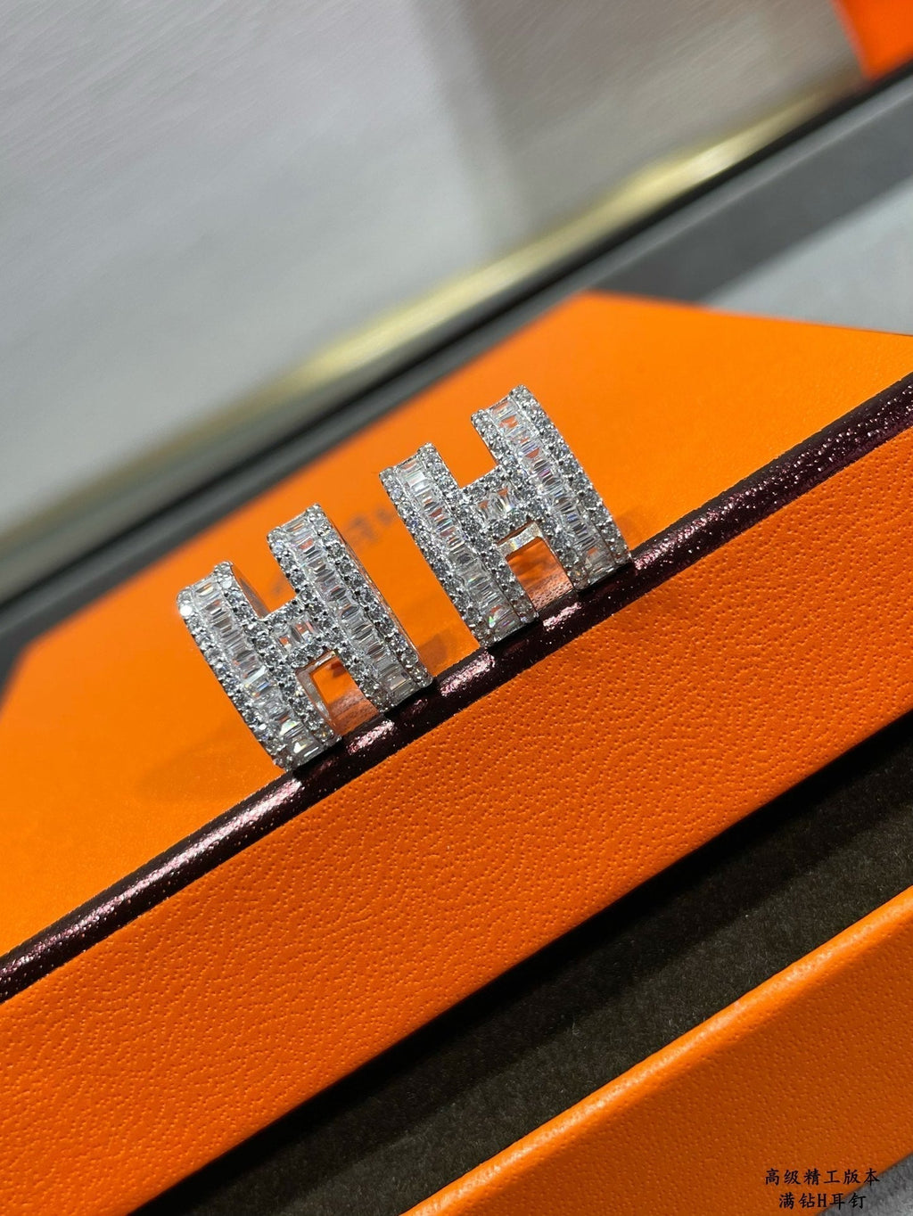 ¡®Twinkle jewelry¡¯H STUD EARRINGS WITH SILVER DIAMONDS