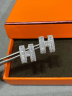 ¡®Twinkle jewelry¡¯H STUD EARRINGS WITH SILVER DIAMONDS