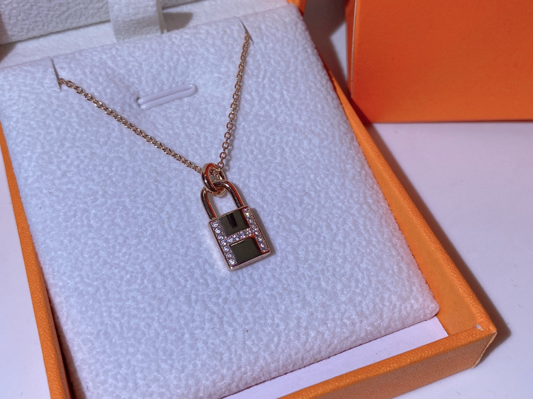 ¡®Twinkle jewelry¡¯HM ADVANCED NICHE LOCK HEAD NECKLACE DIAMONDS