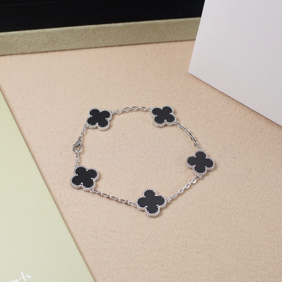 [Twinkle jewelry]New CLOVER 5 MOTIF ONYXS BRACELET COLLECTION