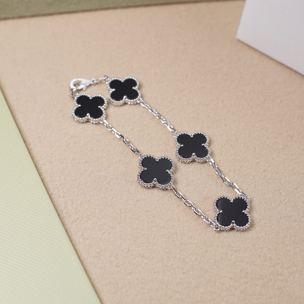 [Twinkle jewelry]New CLOVER 5 MOTIF ONYXS BRACELET COLLECTION
