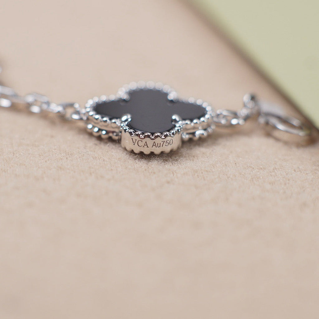 [Twinkle jewelry]New CLOVER 5 MOTIF ONYXS BRACELET COLLECTION