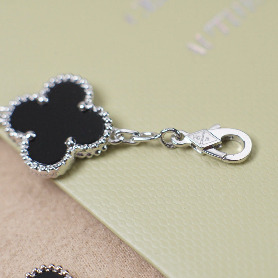 [Twinkle jewelry]New CLOVER 5 MOTIF ONYXS BRACELET COLLECTION