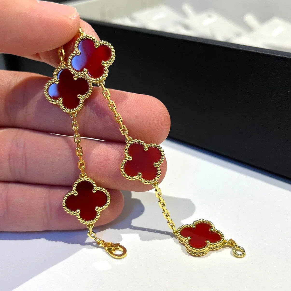 [Twinkle jewelry]New  CLOVER 5 MOTIF RED CORNELIAN BRACELET COLLECTION