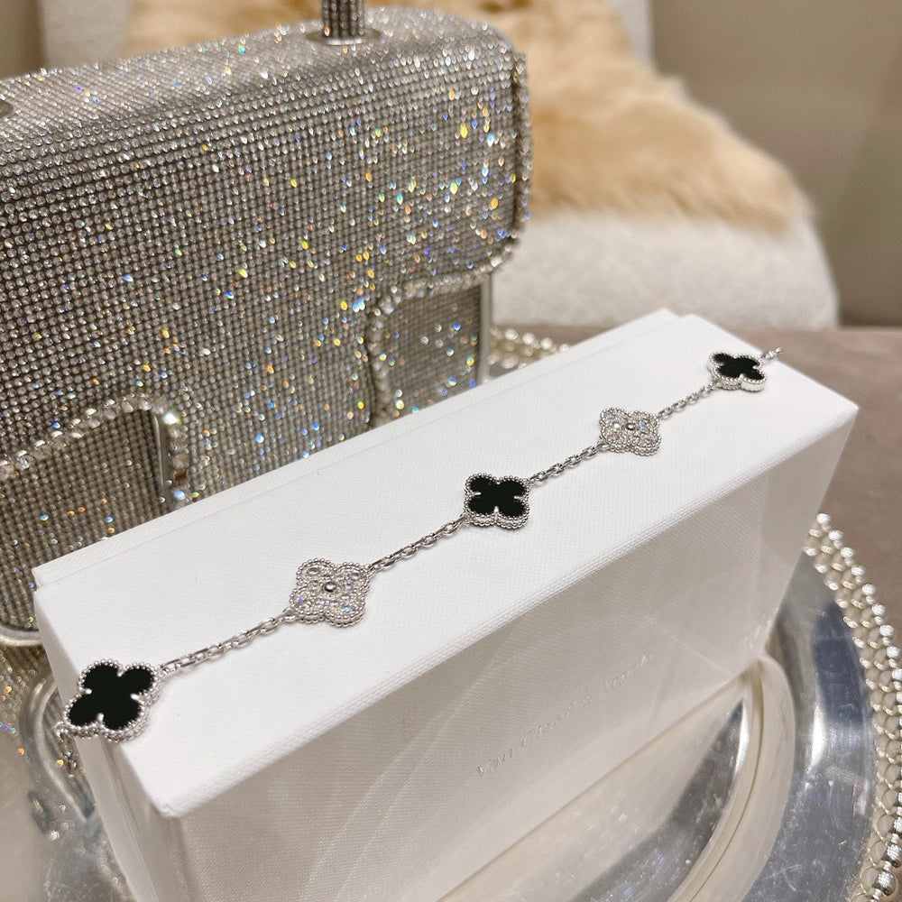 [Twinkle jewelry]New CLOVER 5 MOTIF ONYXS BRACELET COLLECTION