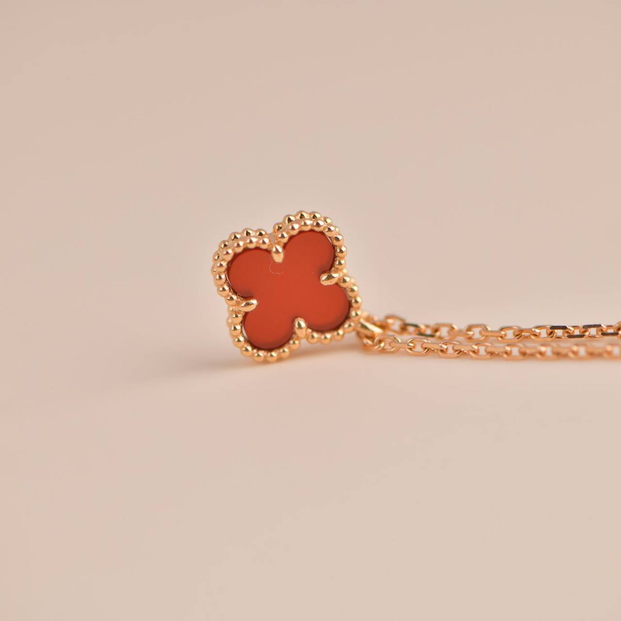 ¡®Twinkle jewelry¡¯CLOVER MINI 9.5MM WHITE CARNELIANS NECKLACE
