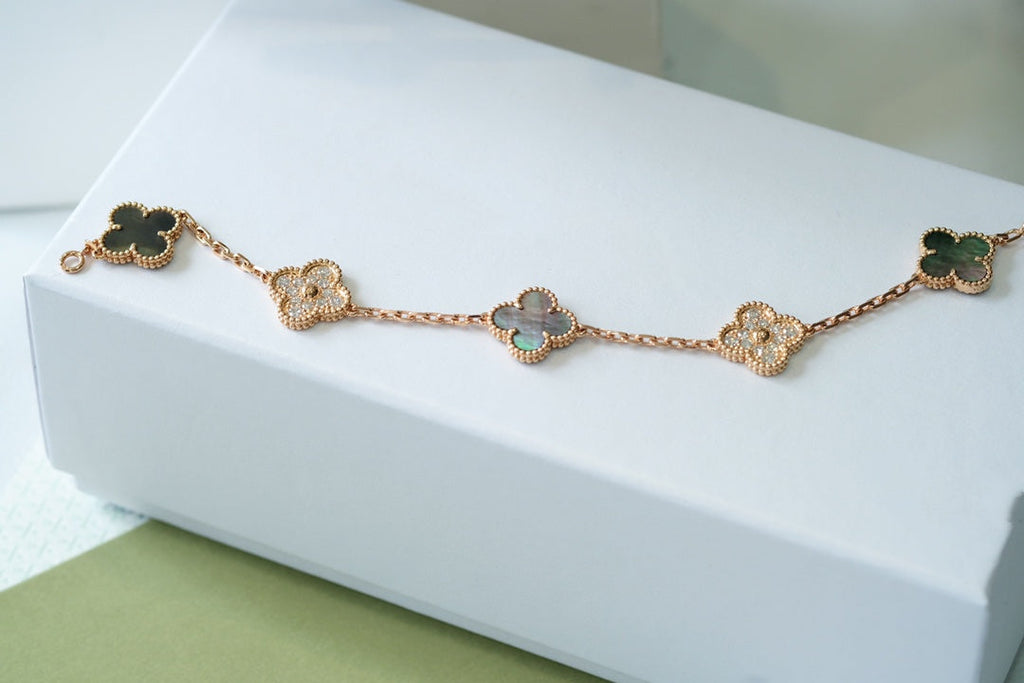 [Twinkle jewelry]New CLOVER 5 MOTIF GRAY MOP BRACELET COLLECTION