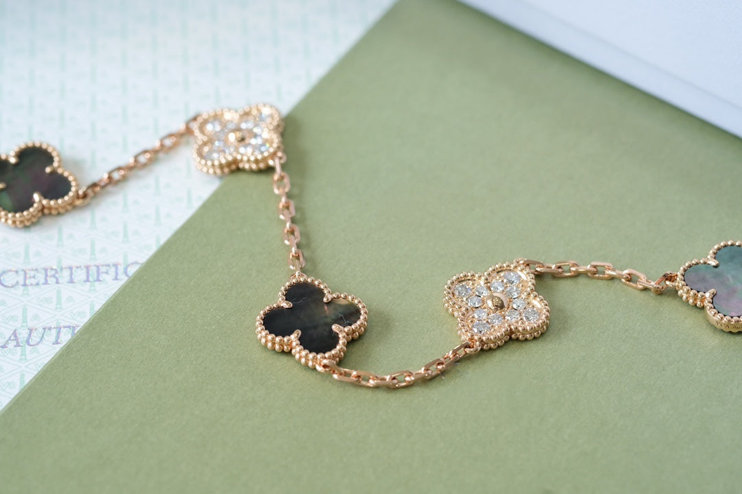 [Twinkle jewelry]New CLOVER 5 MOTIF GRAY MOP BRACELET COLLECTION
