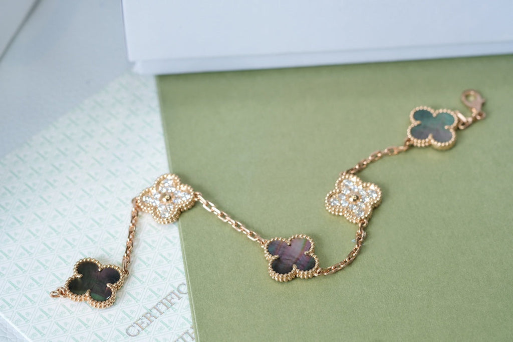 [Twinkle jewelry]New CLOVER 5 MOTIF GRAY MOP BRACELET COLLECTION