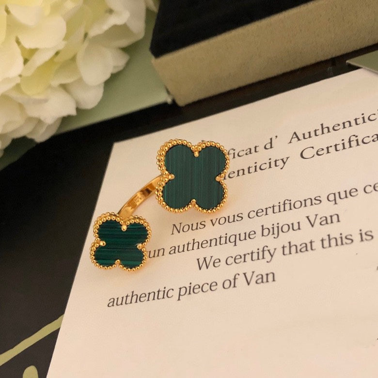 ¡®Twinkle jewelry¡¯CLOVER BETWEEN THE FINGER RING