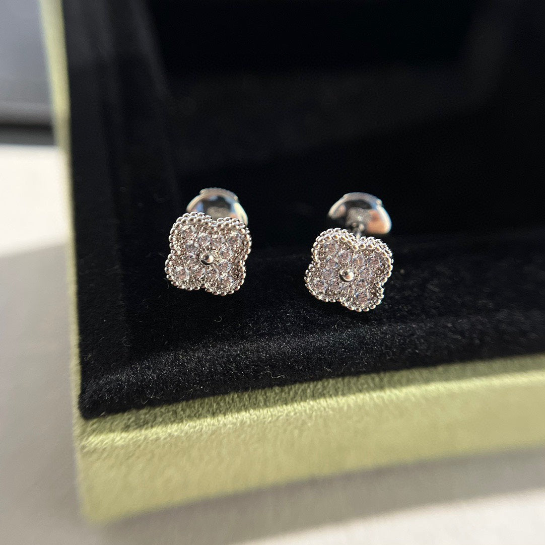 ¡®Twinkle jewelry¡¯CLOVER MINI DIAMOND STUD EARRINGS