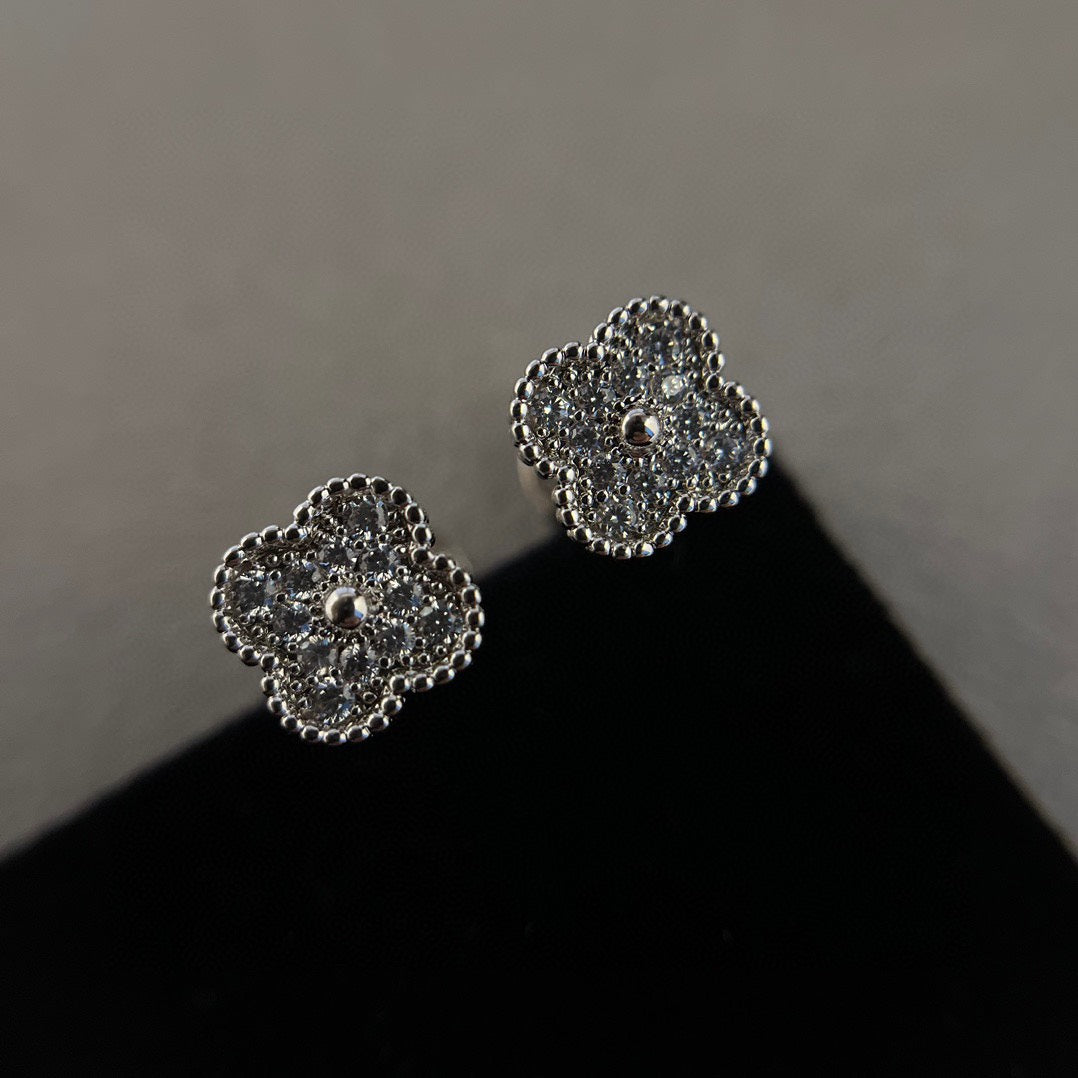 ¡®Twinkle jewelry¡¯CLOVER MINI DIAMOND STUD EARRINGS