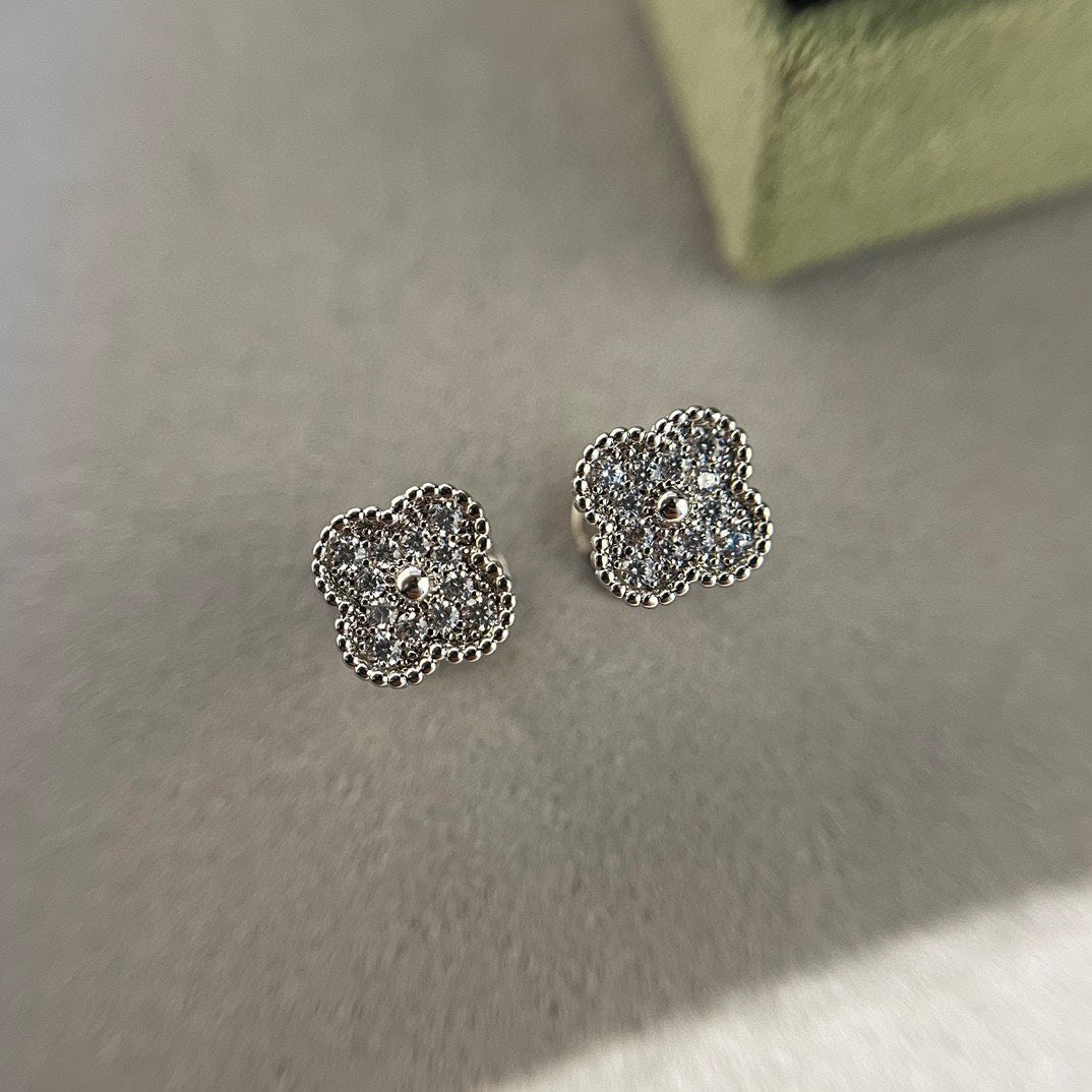 ¡®Twinkle jewelry¡¯CLOVER MINI DIAMOND STUD EARRINGS