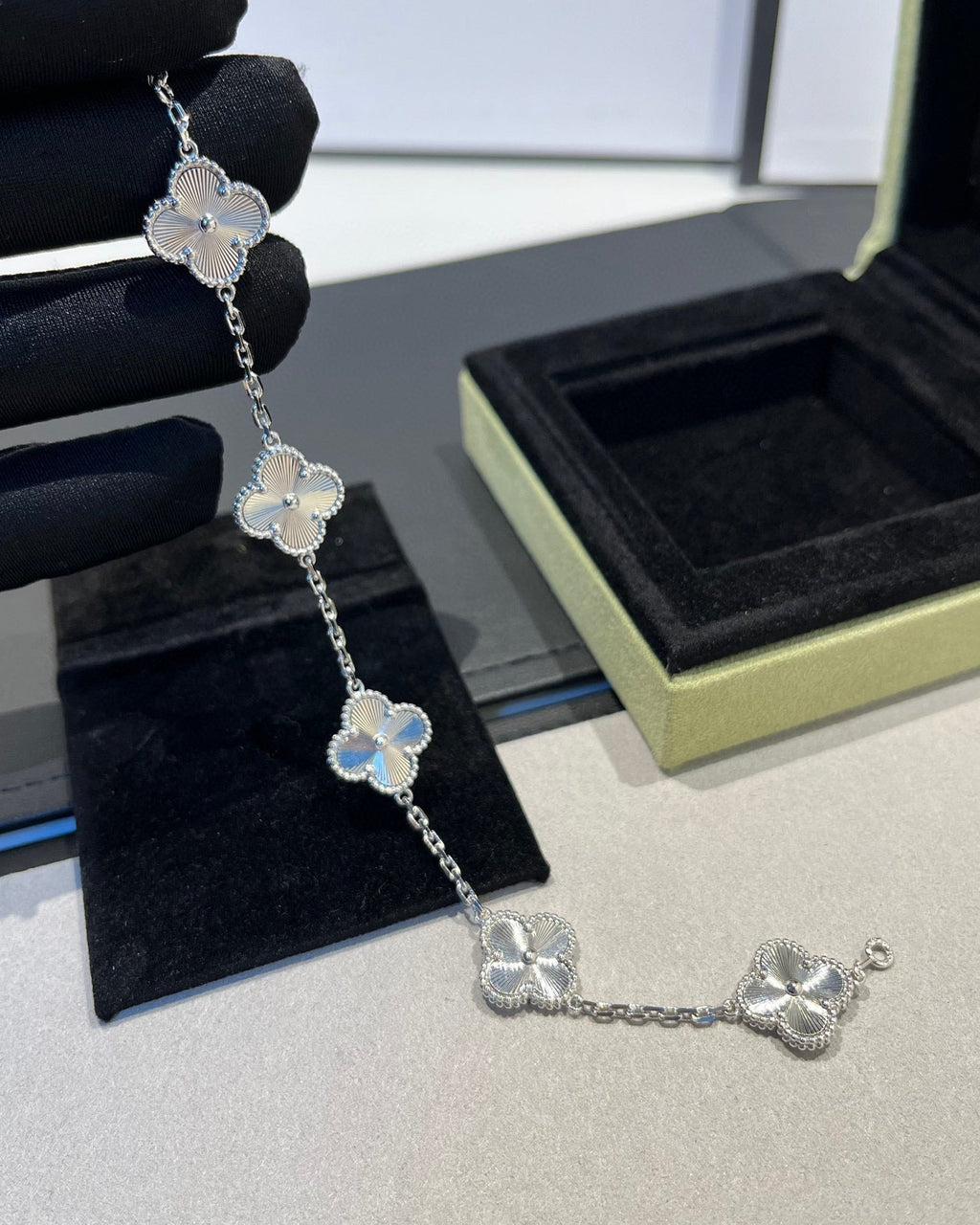 [Twinkle jewelry]New  CLOVER 5 MOTIF LASER BRACELET COLLECTION