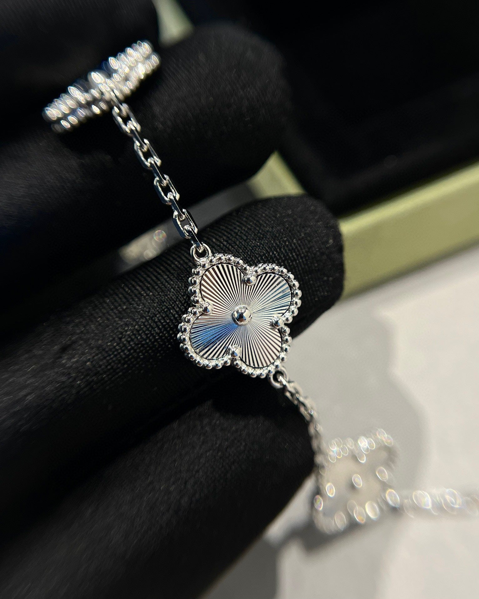 [Twinkle jewelry]New  CLOVER 5 MOTIF LASER BRACELET COLLECTION