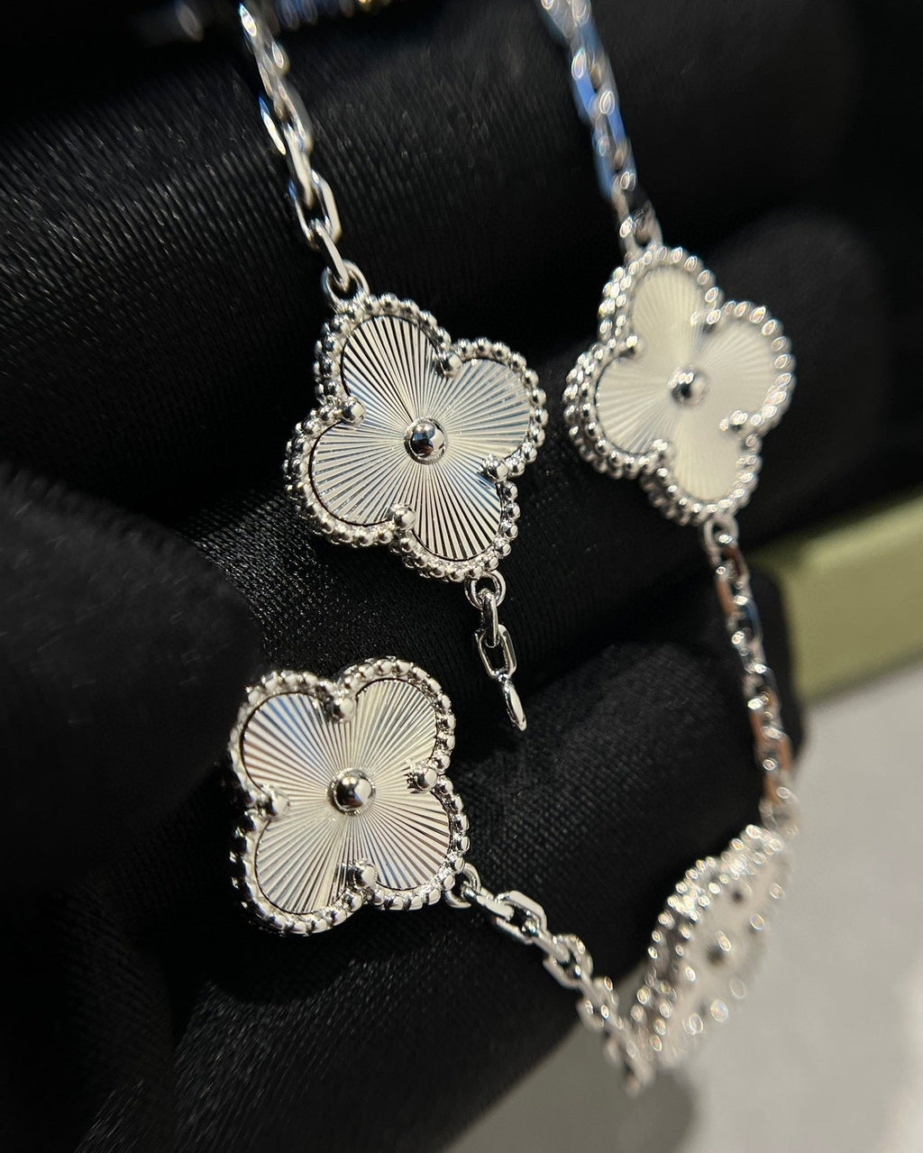 [Twinkle jewelry]New  CLOVER 5 MOTIF LASER BRACELET COLLECTION