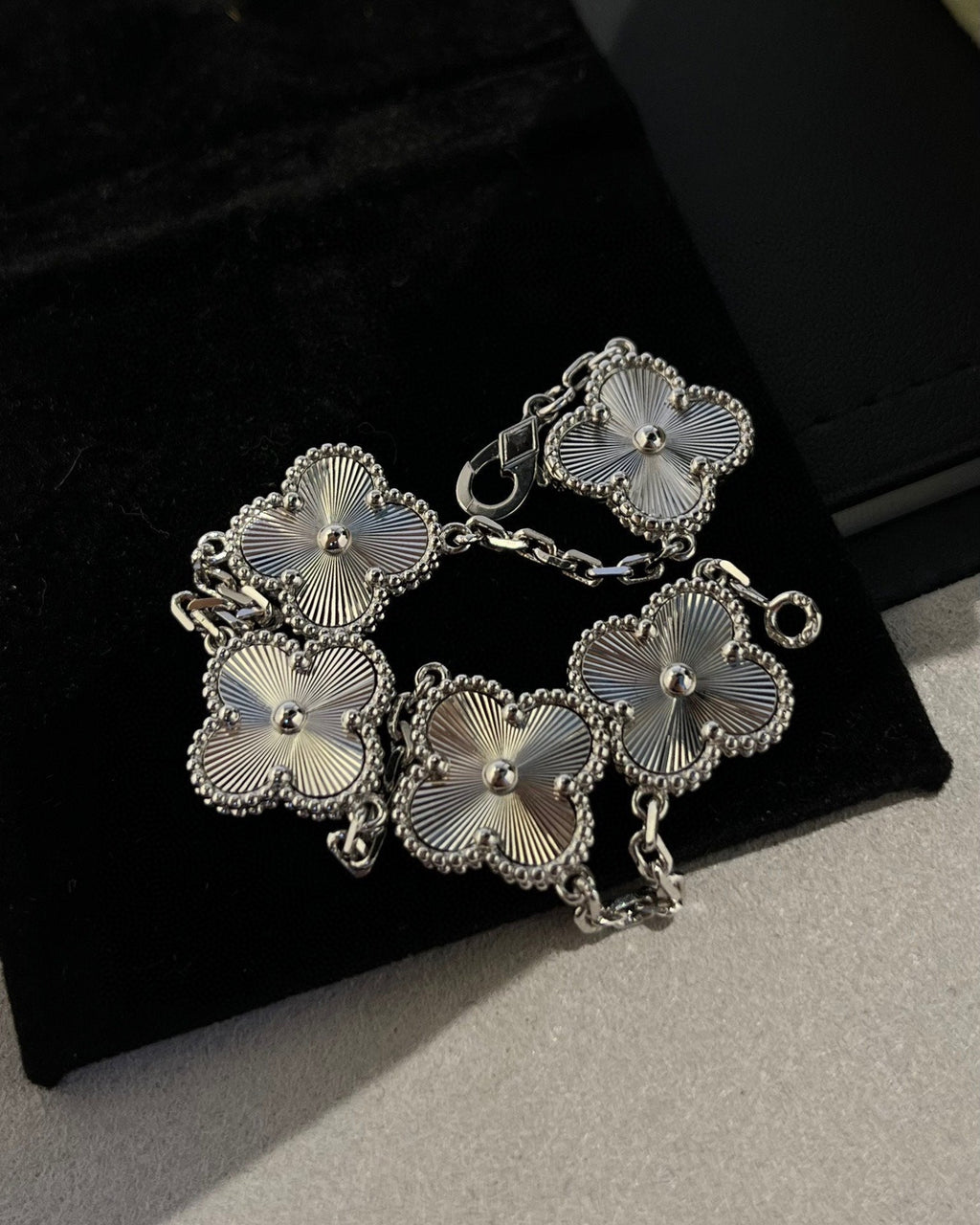 [Twinkle jewelry]New  CLOVER 5 MOTIF LASER BRACELET COLLECTION