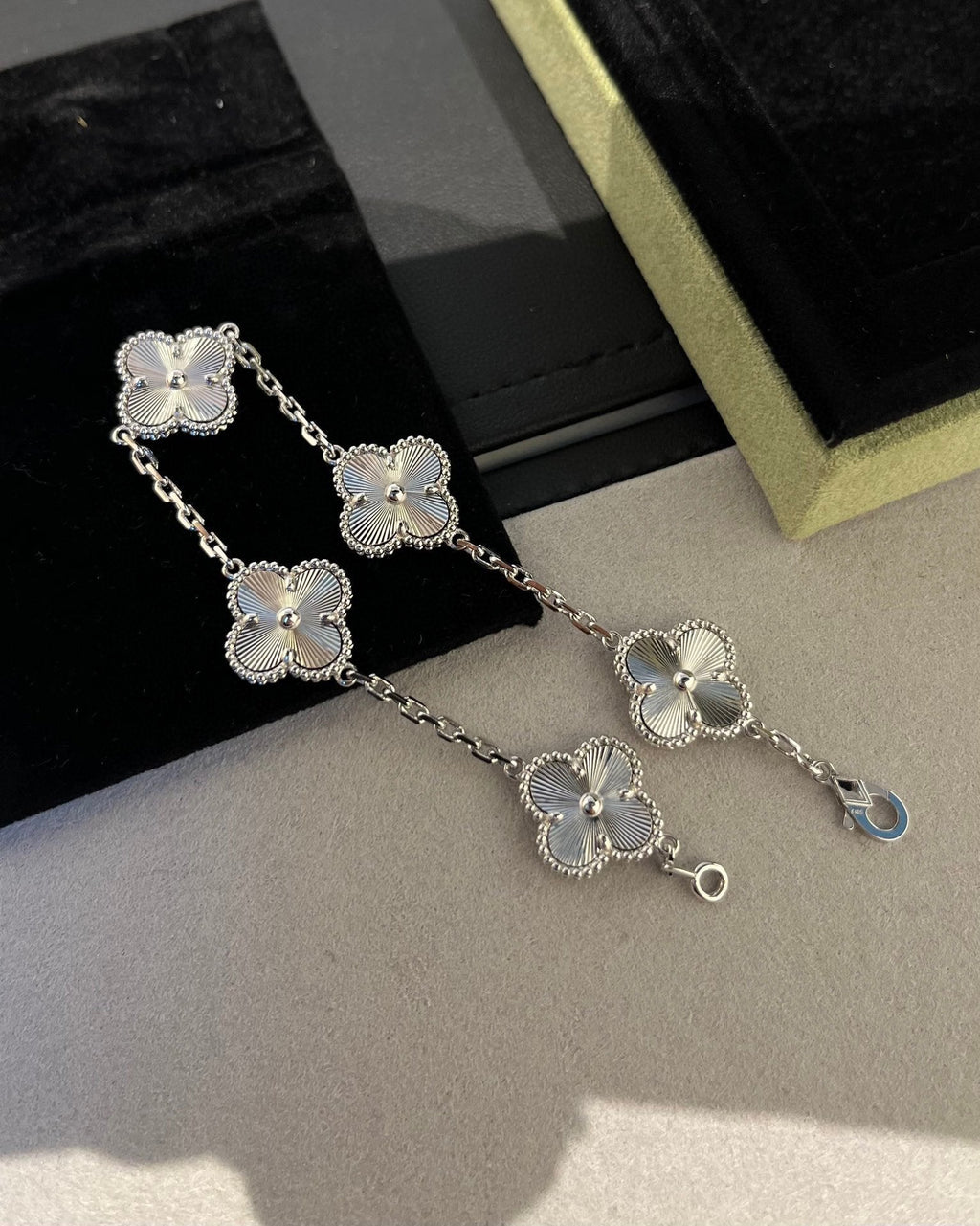 [Twinkle jewelry]New  CLOVER 5 MOTIF LASER BRACELET COLLECTION