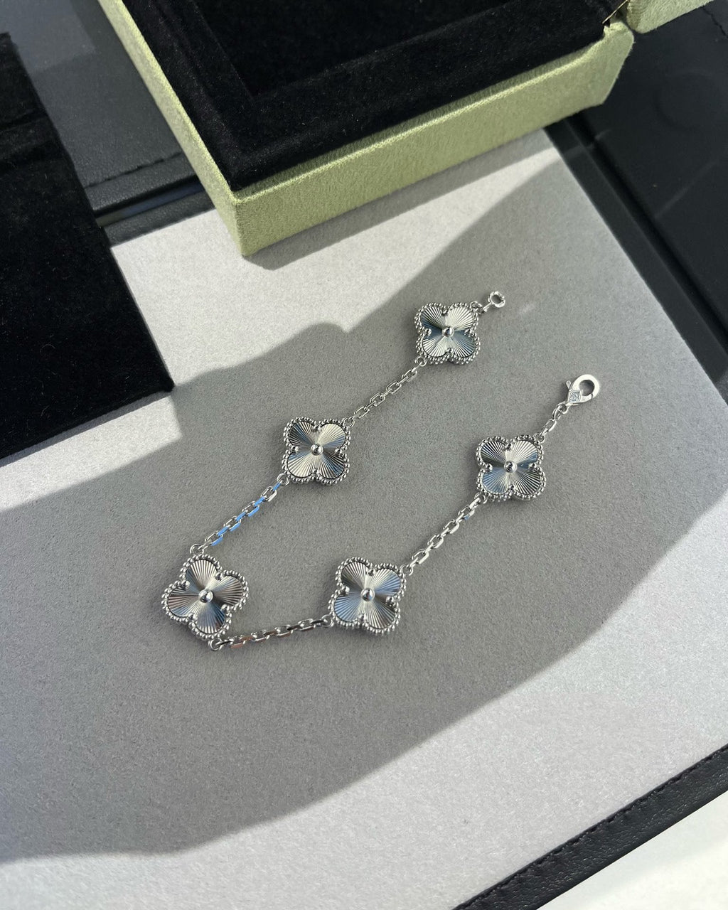 [Twinkle jewelry]New  CLOVER 5 MOTIF LASER BRACELET COLLECTION